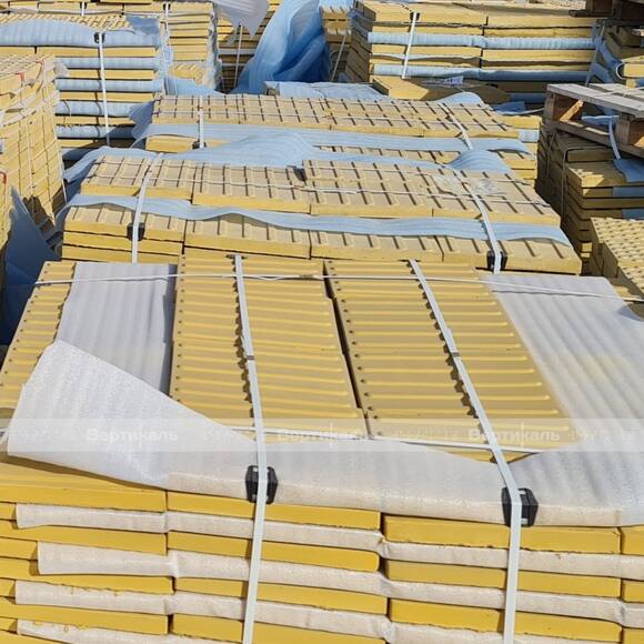 Плитка тактильная (для пешеходных переходов, полоса), 55х500х500, бетон, жёлтый